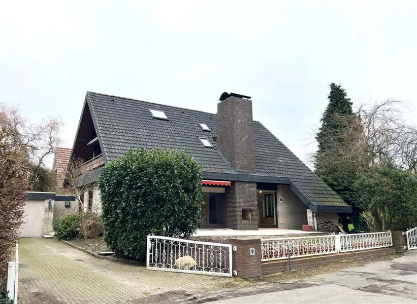 Außenansicht - Haus kaufen in Bönningstedt - Landhausstil im Hamburger Speckgürtel - Wohnen im idyllischen Einfamilienhaus 