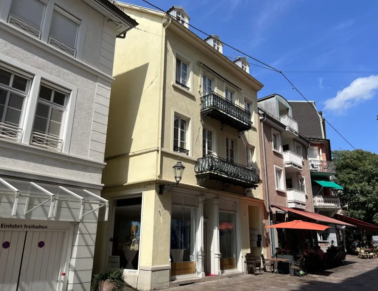 Hausansicht  - Haus kaufen in Baden-Baden - Kombinierbares Wohn- und Geschäftshaus im Herzen des Zentrums