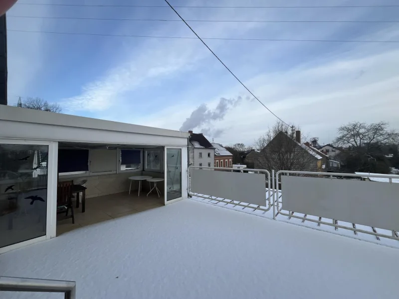 Dachterrasse mit Wintergarten