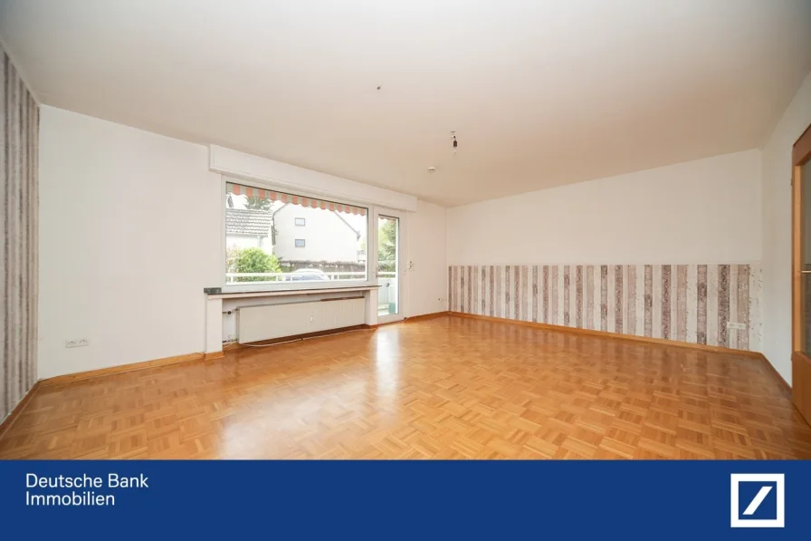 Wohnzimmer - Wohnung kaufen in Essen - Große 4-Zimmer-Wohnung mit 2 Balkonen im Erdgeschoss in Essen Bedingrade!