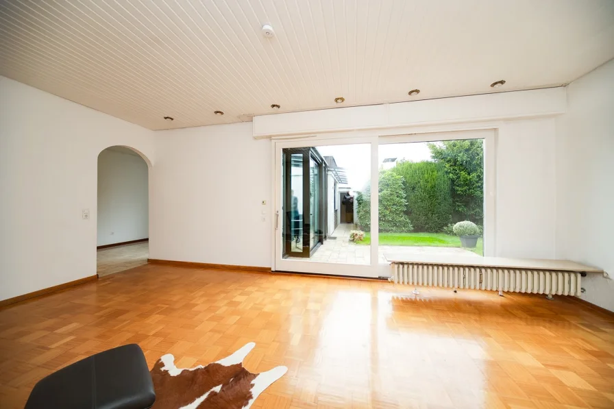 Wohnzimmer - Haus kaufen in Bochum - Zum Verlieben: gepflegter Bungalow in beliebter Lage am Schlosspark Bochum Weitmar! 