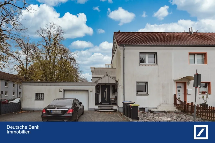 Titelbild - Haus kaufen in Marl - Saniertes Reihenendhaus in ruhiger Lage von Marl-Drewer mit modernem Charme und XXL-Garage!