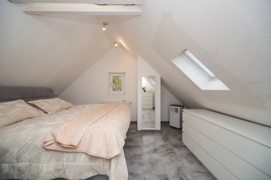 Schlafzimmer im Spitzboden