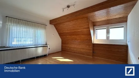 Wohnzimmer OG - Wohnung mieten in Essen - Gemütliche DG-Wohnung plus Dachboden im gepflegtem 2-Familienhaus in Essen-Fischlaken