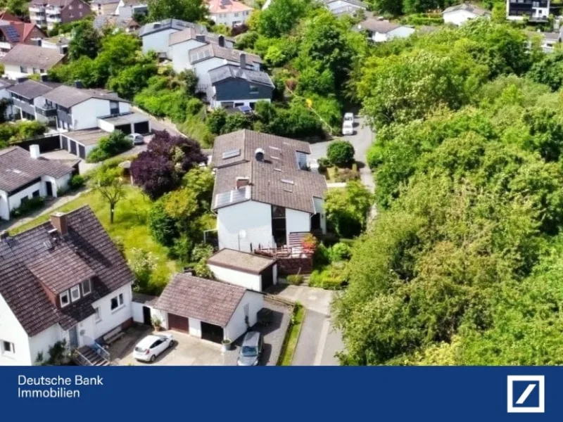 Luftaufnahme - Haus kaufen in Springe - Große und charmante Doppelhaushälfte in ruhiger Sackgassenlage von Völksen bei Springe 