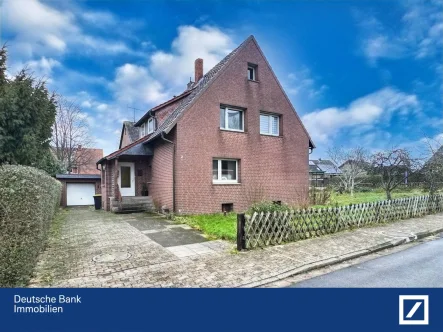 Vorderansicht - Haus kaufen in Hagenburg - Renditeobjekt- Klinkerhaus als Zweifamilienhaus im Naturpark Steinhuder Meer