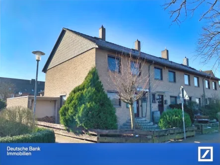 Straßenansicht - Haus kaufen in Seelze - 2016 modernisiertes REH mit Solaranlage nach Bieterverfahren!!