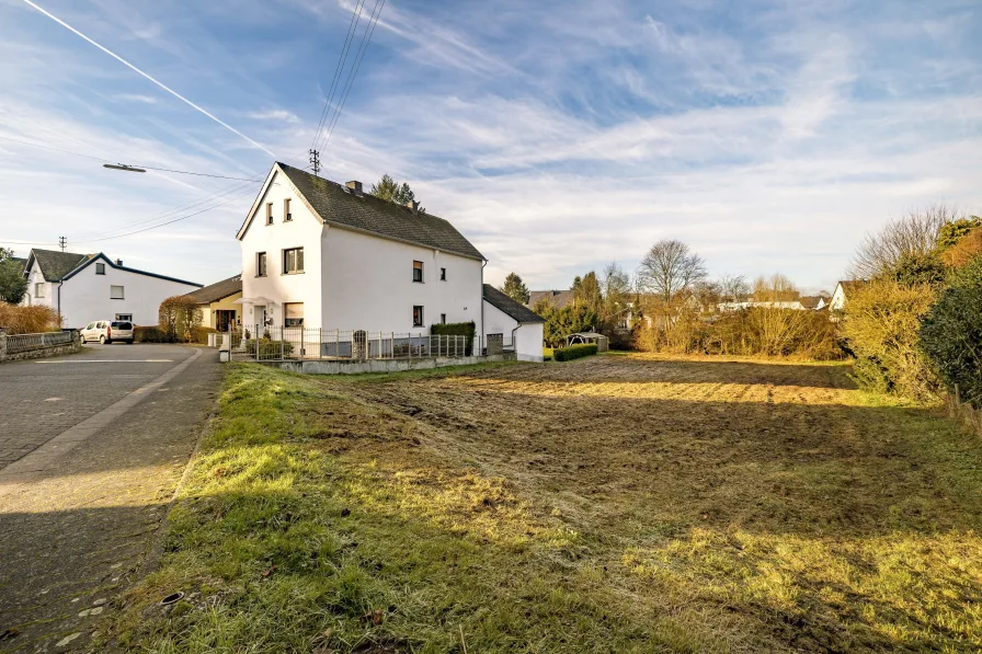 Strassenansicht - Grundstück kaufen in Staudt - Schönes Baugrundstück am Aubach in Staudt