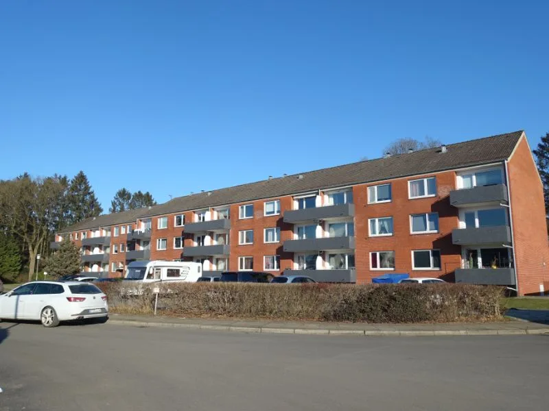 Außenansicht - Wohnung mieten in Quickborn - schöne, helle 3-Zi.-Whg. mit Balkon