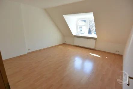 Wohnzimmer - Wohnung mieten in Wiesbaden - Dachgeschoss in ruhiger, zentrale, Citylage..