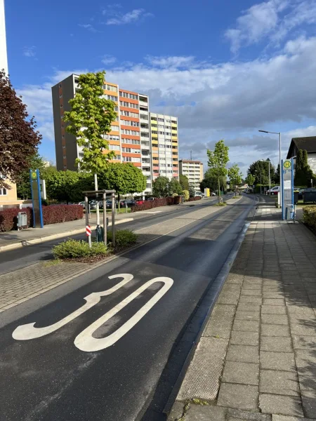 Verkehrsberuhigte_Zone - Wohnung kaufen in Bergheim - 3 Zimmerwohnung mit Balkon in Bergheim Kenten