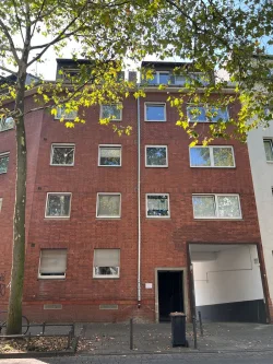 Vorderansicht - Wohnung kaufen in Köln / Höhenberg - Gepflegte 2-Zimmer-Wohnung mit Balkon