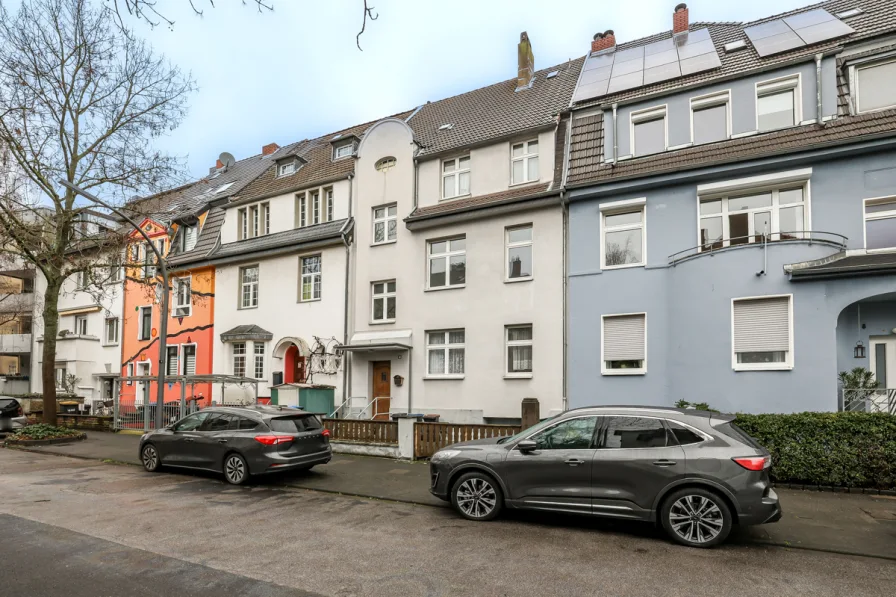 Mehrfamilienhaus in Köln-Weidenpesch - Haus kaufen in Köln / Weidenpesch - Mehrfamilienhaus in Köln Weidenpesch - Ideal für Eigennutzung als Mehrgenerationenhaus / Stadthaus