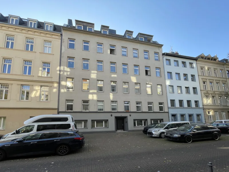 Straßenseite Mehrfamilienhaus im Agnesviertel