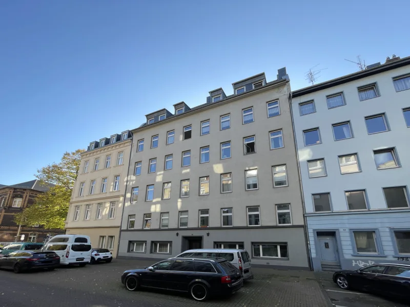 Straßenseite Mehrfamilienhaus im Agnesviertel