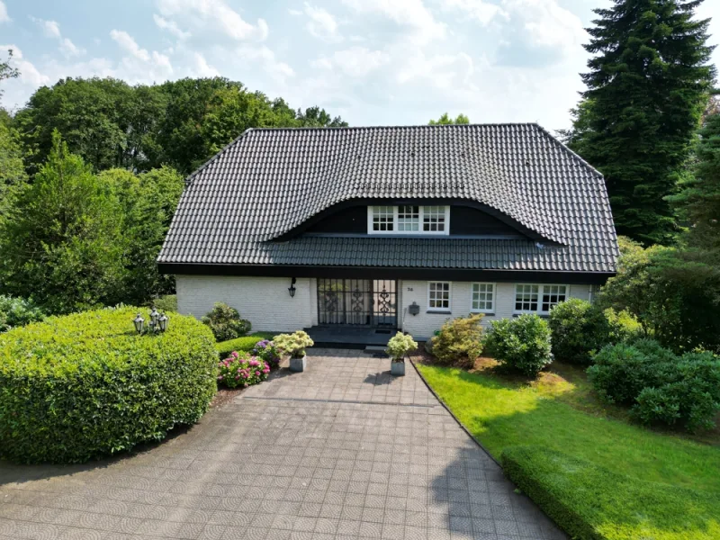 Titelbild - Haus kaufen in Solingen - PROVISIONSFREI:EXKLUSIVE VILLA mit EINLIEGERWOHNUNGund EIGENEM PARK in naturnaher BESTLAGE