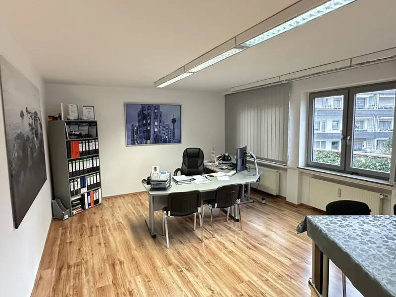 Büro 2 linke Seite (1. OG)