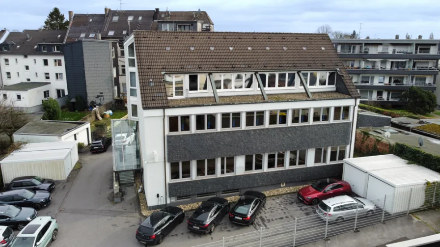 Rückansicht - Büro/Praxis kaufen in Solingen - PROVISIONSFREI! BESTENS vermietetes BÜROHAUS in RUHIGER aber ZENTRALER LAGE von SOLINGEN