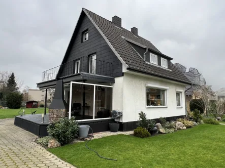 Außenansicht - Haus kaufen in Hamburg - Gepflegtes Einfamilienhaus auf einem großen Grundstück in ruhiger Wohnlage