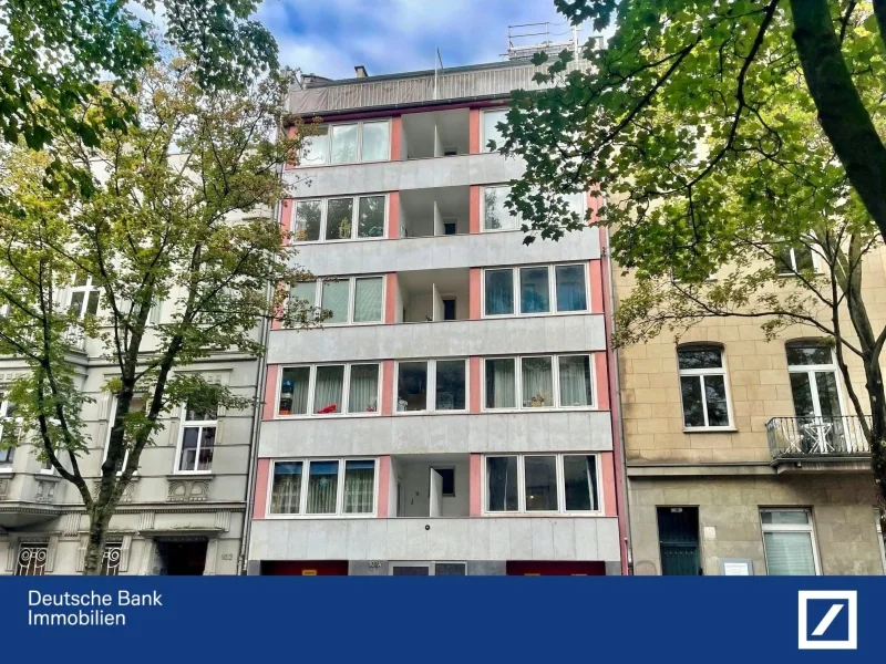 Markante Fassade - Wohnung kaufen in Düsseldorf - Lage sichern - Kapital anlegen! 2 Zimmer, 2 Balkone, Stellplatz