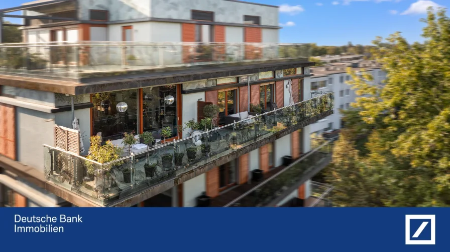 Blick auf Terrasse - Wohnung kaufen in Düsseldorf - Luxus pur: Exklusive 4-Zi.-Wohnung, Sauna, Terrasse, Balkon, Lift und 2 TG-Stellplätze