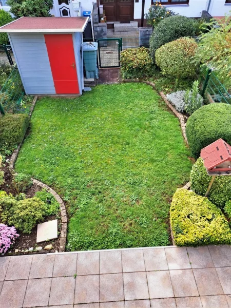 Gartenansicht mit Terrasse