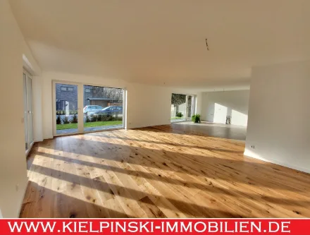 Großzügiger Wohn-Essbereich - Wohnung kaufen in Hamburg - Hochwertige Neubau-Maisonette-ETW mit Wärmepumpe & Terrasse in ruhiger Lage von Marienthal 
