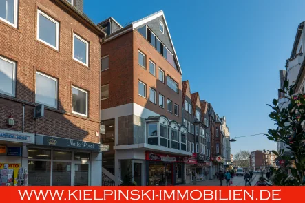 Parkplätze - Zinshaus/Renditeobjekt kaufen in Elmshorn - ! Gepflegtes Wohn- und Geschäftshaus in der Fußgängerzone ! 