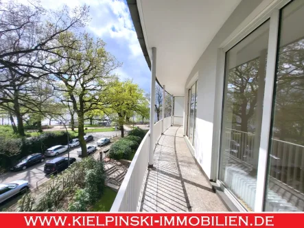 Herrlicher Alsterblick - Wohnung kaufen in Hamburg - Exponierte Adresslage mit seitl. Alsterblick! Großzügige 3½-Zi.-ETW mit Kamin, Balkon und Fahrstuhl 
