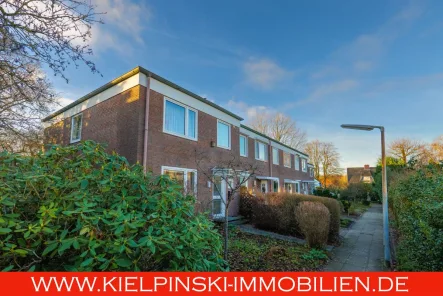 Außenansicht - Haus kaufen in Norderstedt - ! Gepflegtes Endreihenhaus mit großem Garten und Vollkeller !