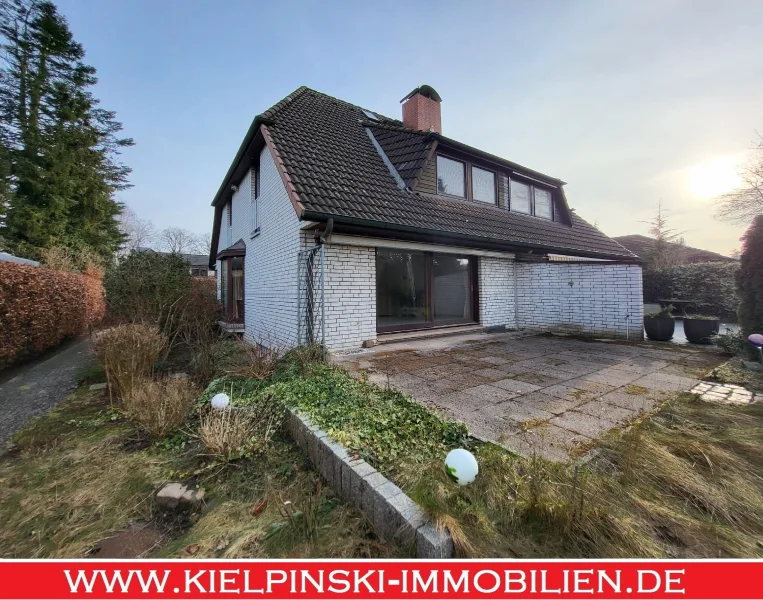 helle DHH - Haus kaufen in Hamburg - Helle DHH mit 16 m² Ausbaureserve im DG, Kamin und Vollkeller auf sonnigem Süd/West-Grundstück