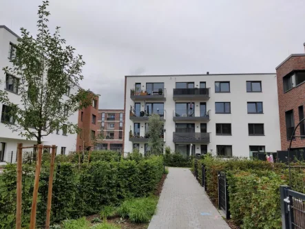 Außenansicht - Wohnung mieten in Hannover - Großzügige 4 Zimmerwohnung mit Balkon