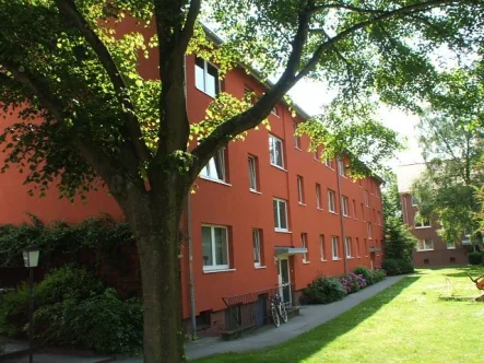 Außenansicht - Wohnung mieten in Hamburg - Modernisierte Dachgeschosswohnung mit Wohlfühlcharakter 