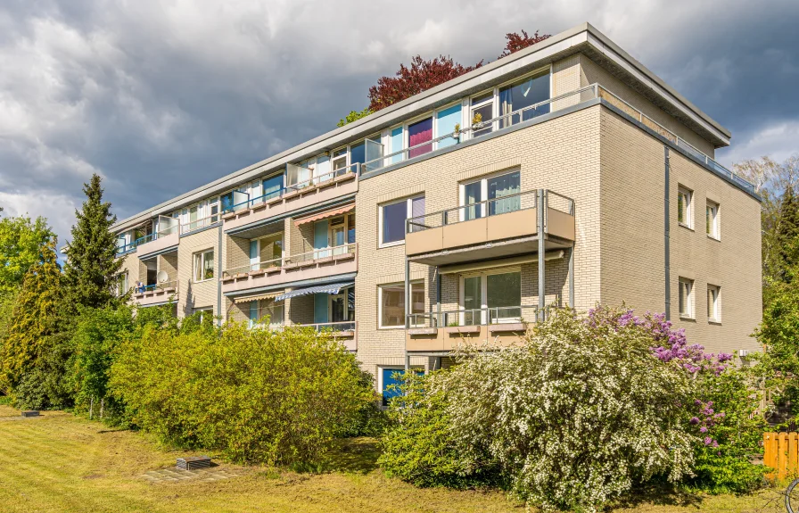 Außenansicht - Wohnung mieten in Wedel - Lichtdurchflutete 3 Zimmerwohnung mit Balkon