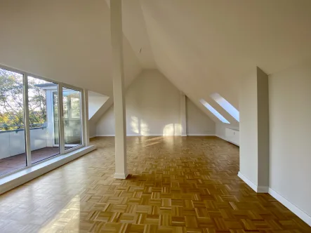 Wohnzimmer - Wohnung mieten in Hamburg - Exklusives Penthouse über zwei Ebenen in Othmarschen! 