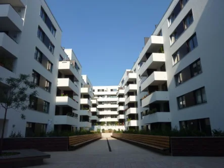 Innenhof - Wohnung mieten in Hamburg - Neubauwohnung mit Balkon in Citylage!