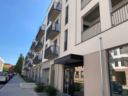 Außenansicht - Wohnung mieten in Hamburg - Geräumige 1 Zimmerwohnung mit Balkon