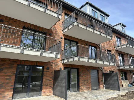 Beispiel Hausansicht - Wohnung mieten in Hamburg - Sonnige 1,5 Zimmer Wohnung mit großzügiger Terrasse!
