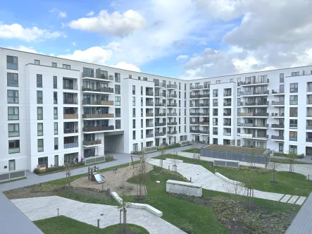 Ansicht Innenhof - Wohnung mieten in Hamburg - Großzügige 3 Zimmer Wohnung mit separater Küche & Terrasse zur Sonnenseite!