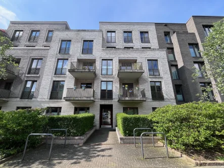 Hausansicht - Wohnung mieten in Hamburg - Ihr neues Zuhauses! Elegante Wohnung mit zwei Balkonen in ruhiger Lage!