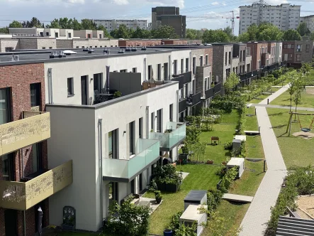 Außenansicht - Häuserreihe  - Wohnung mieten in Hamburg - Gemütliche Erdgeschosswohnung mit Terrasse!