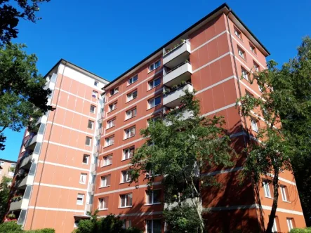 Außenansicht - Wohnung mieten in Wedel - Gutgeschnittene 2,5 Zimmerwohnung