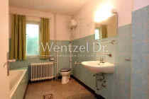 Badezimmer mit Fenster