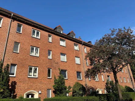 Außenansicht - Wohnung mieten in Hamburg - Erstbezug nach Modernisierung - Helle 2,5-Zimmerwohnung in Barmbek