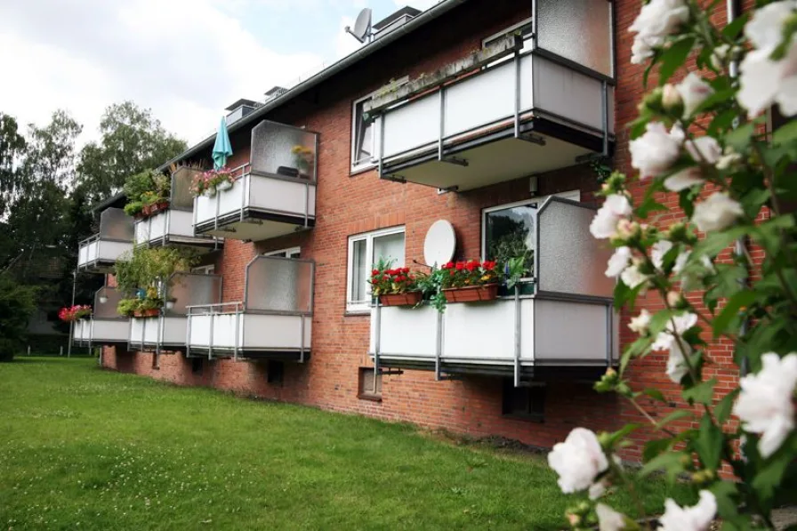 Außenansicht - Wohnung mieten in Hamburg - Erstbezug nach Modernisierung! - Schöne Erdgeschosswohnung in Rahlstedt