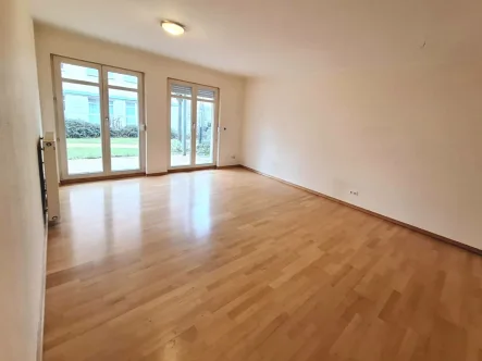 Wohnzimmer - Wohnung mieten in Schwielowsee - Charmante 3-Raum-Wohnung in Geltow – Familienfreundlich und Naturnah Wohnen