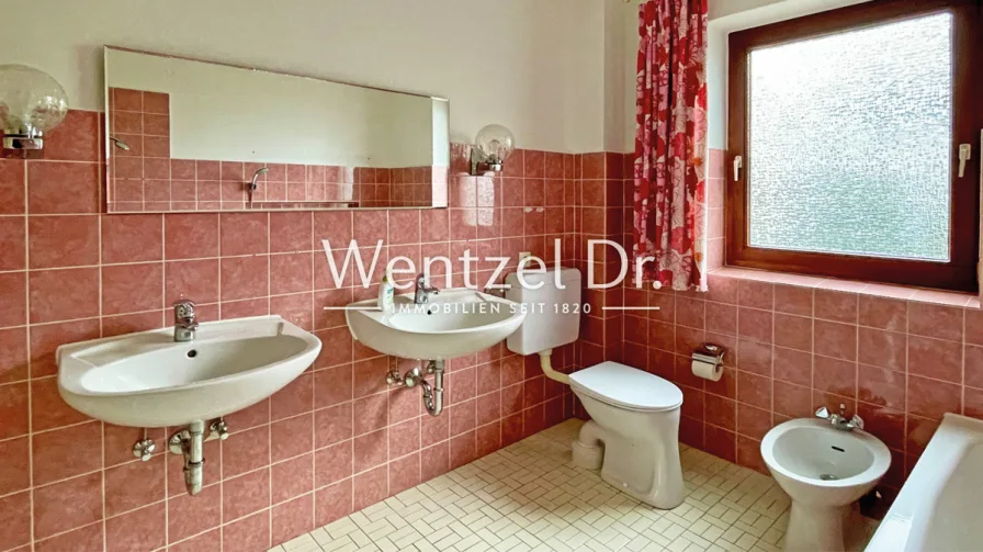 Badezimmer (EG)