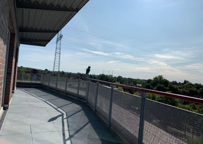 große Terrasse - Wohnung mieten in Hamburg-Bergedorf - 2 - Zimmerwohnung mit einladender Dachterrasse