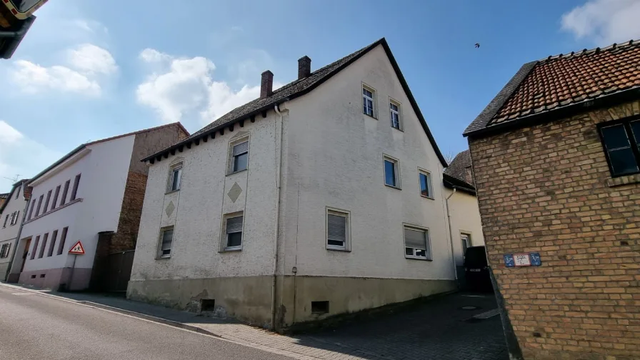  - Haus kaufen in Laubenheim - Viel Platz u. Gestaltungsoptionen - sanierungsbedürftiges Haus mit Scheune in Laubenheim zu verk.