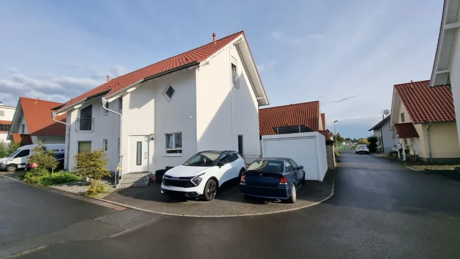 Haus mit Garage und Stellplätzen - Haus kaufen in Bürstadt - Neuwertige, sehr gepflegte Doppelhaushälfte in Bürstadt bei Lampertheim zu verkaufen